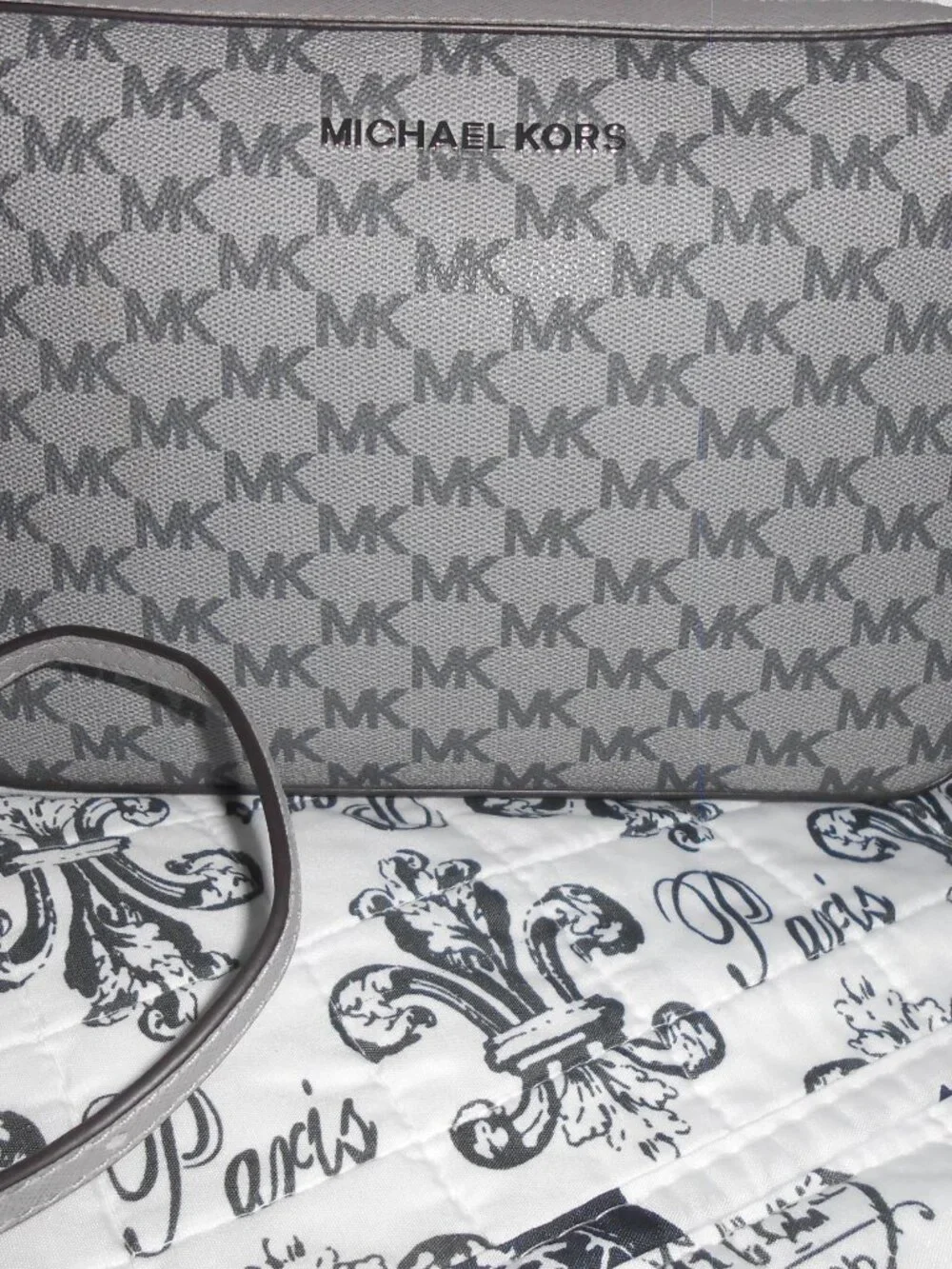 MICHAEL KORS JET SET TRAVEL SMALL CROSSBODY BAG GRAY COLOR MINT CONDITION